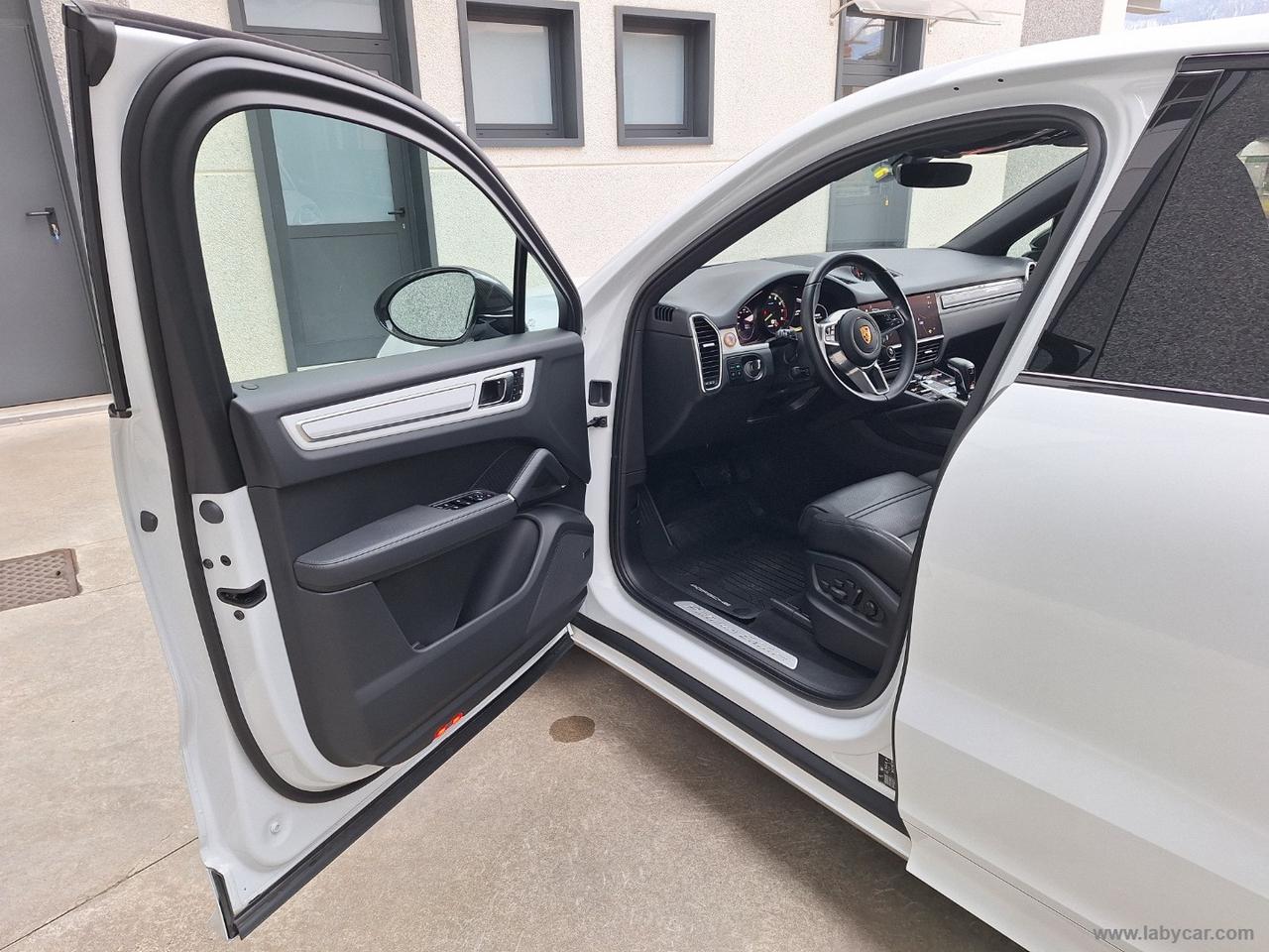 PORSCHE Cayenne Coupé 3.0 V6 E-Hybrid PlatINUM TETTO CARBONIO