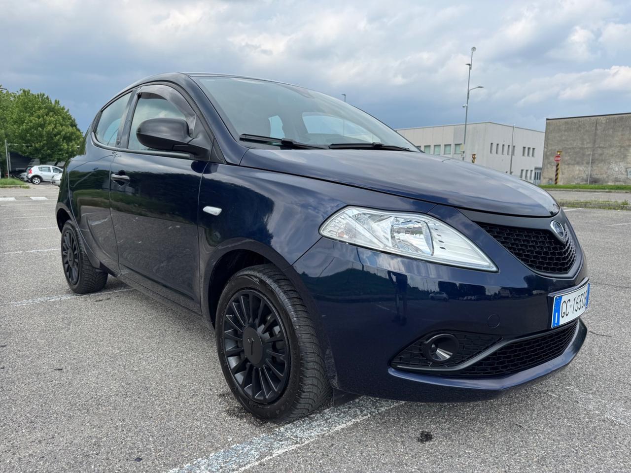 Lancia Ypsilon soli 20000km idonea ai neopatentati