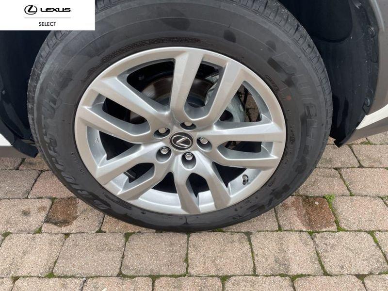 Lexus NX 300H 2.5 PREMIUM 4WD CVT