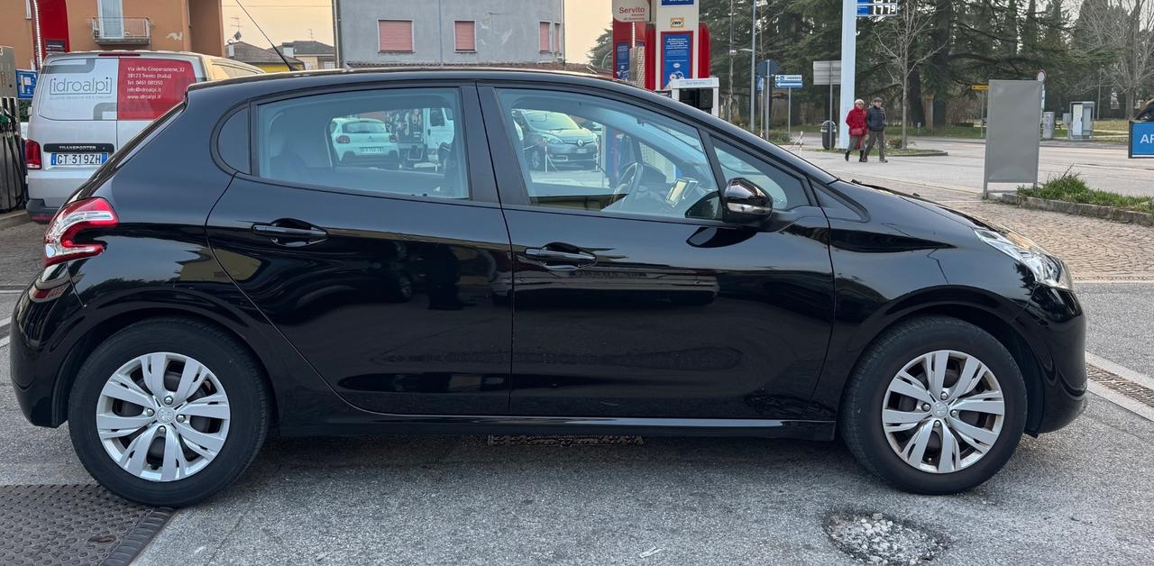 Peugeot 208 1.4 HDi 68 CV 5 porte Allure