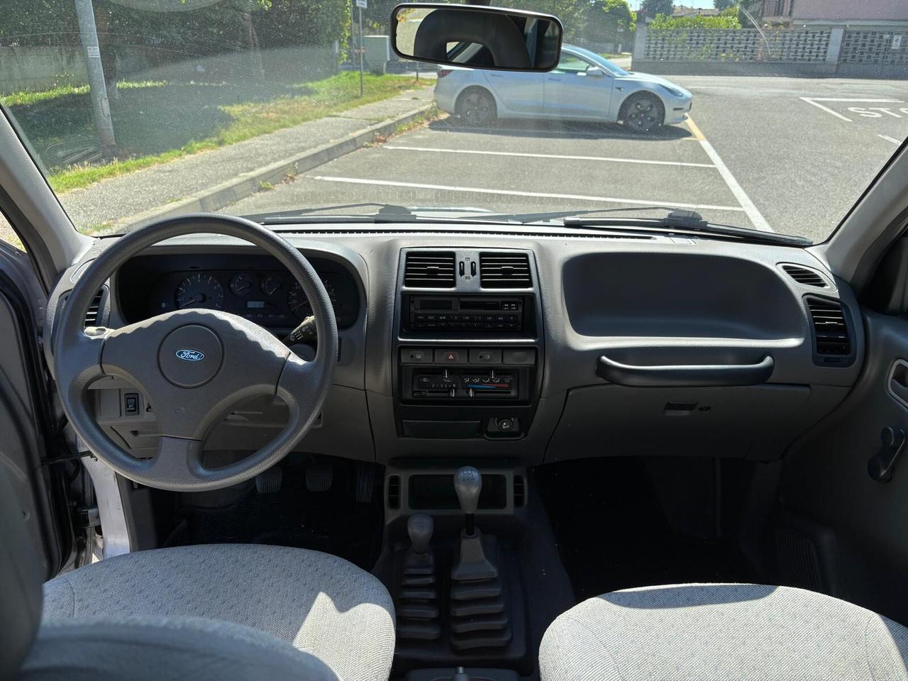 Nissan Terrano 2.4i alias Ford Maverick