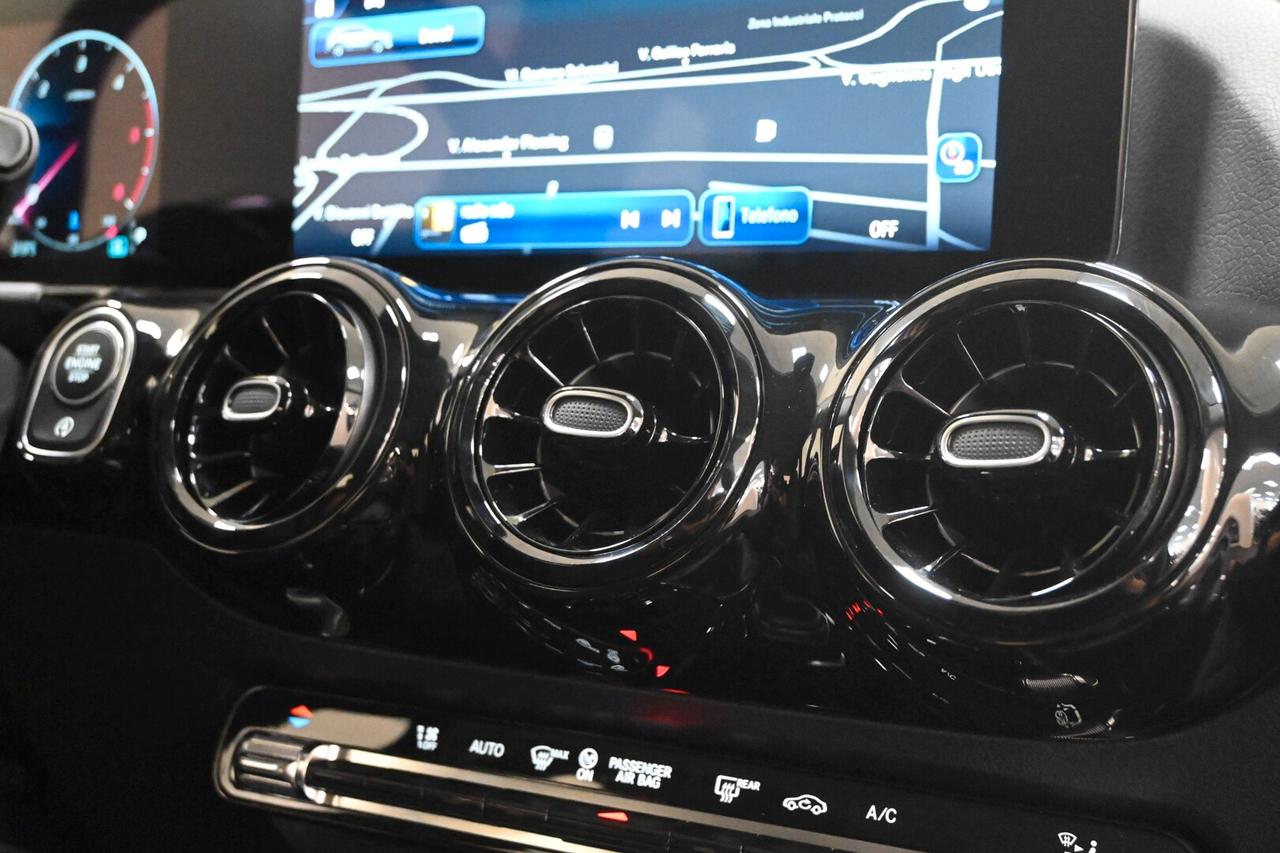 MERCEDES GLA (H247) GLA 180 d Automati...