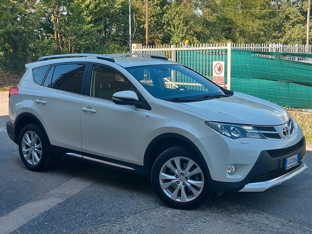 Toyota RAV 4 RAV4 2.2 D-CAT A/T 4WD Style White Ed.