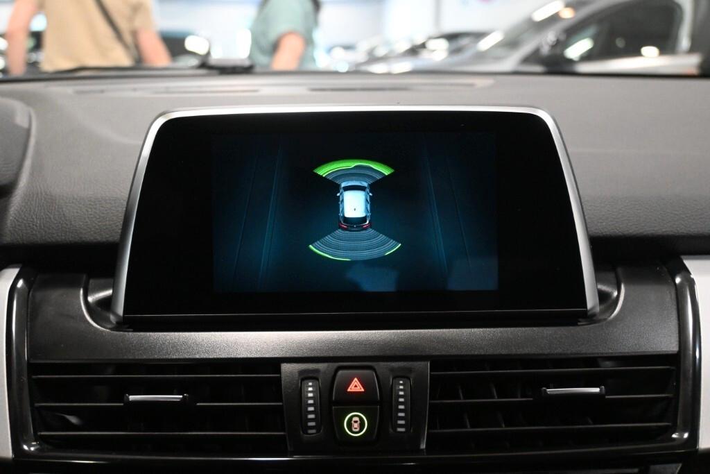 BMW 216D ACTIVE TOURER 116CV STEPTRONIC BUSINESS ADVANTAGE ( FARI LED - PELLE - CRUISE - NAVI - PARK ASSISTANT - TELECAMERA POST. )