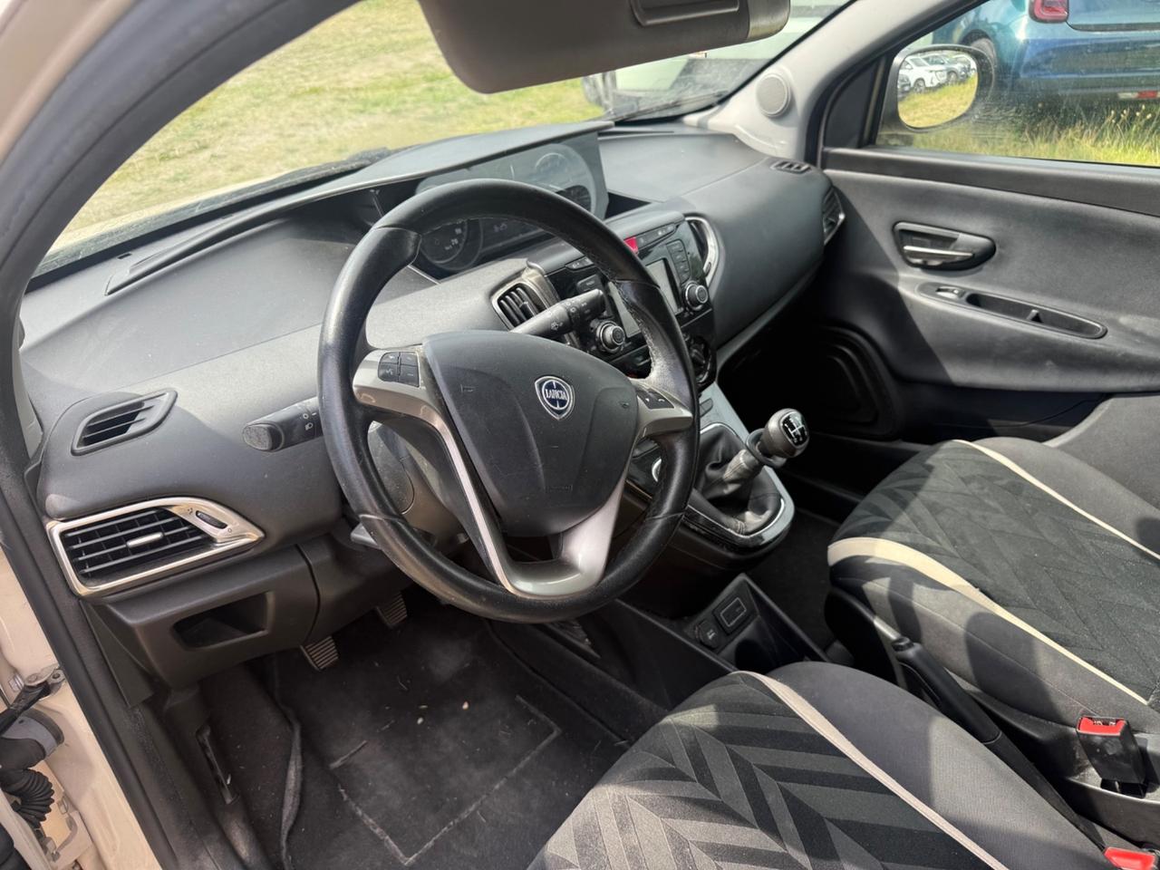 Lancia Ypsilon 1.2 69 CV 5 porte Platinum