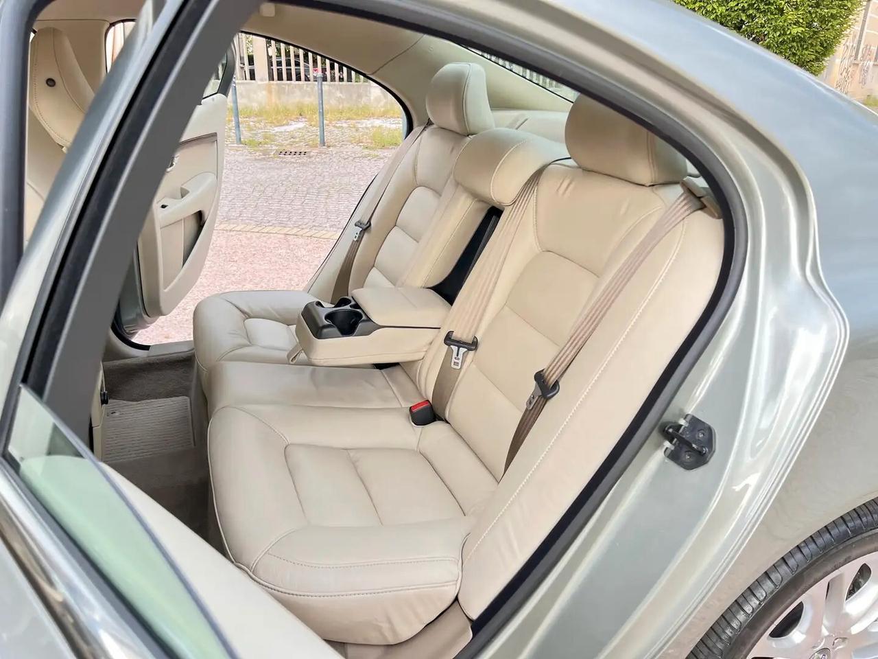 Volvo S80 4.4 V8 aut. AWD Summum