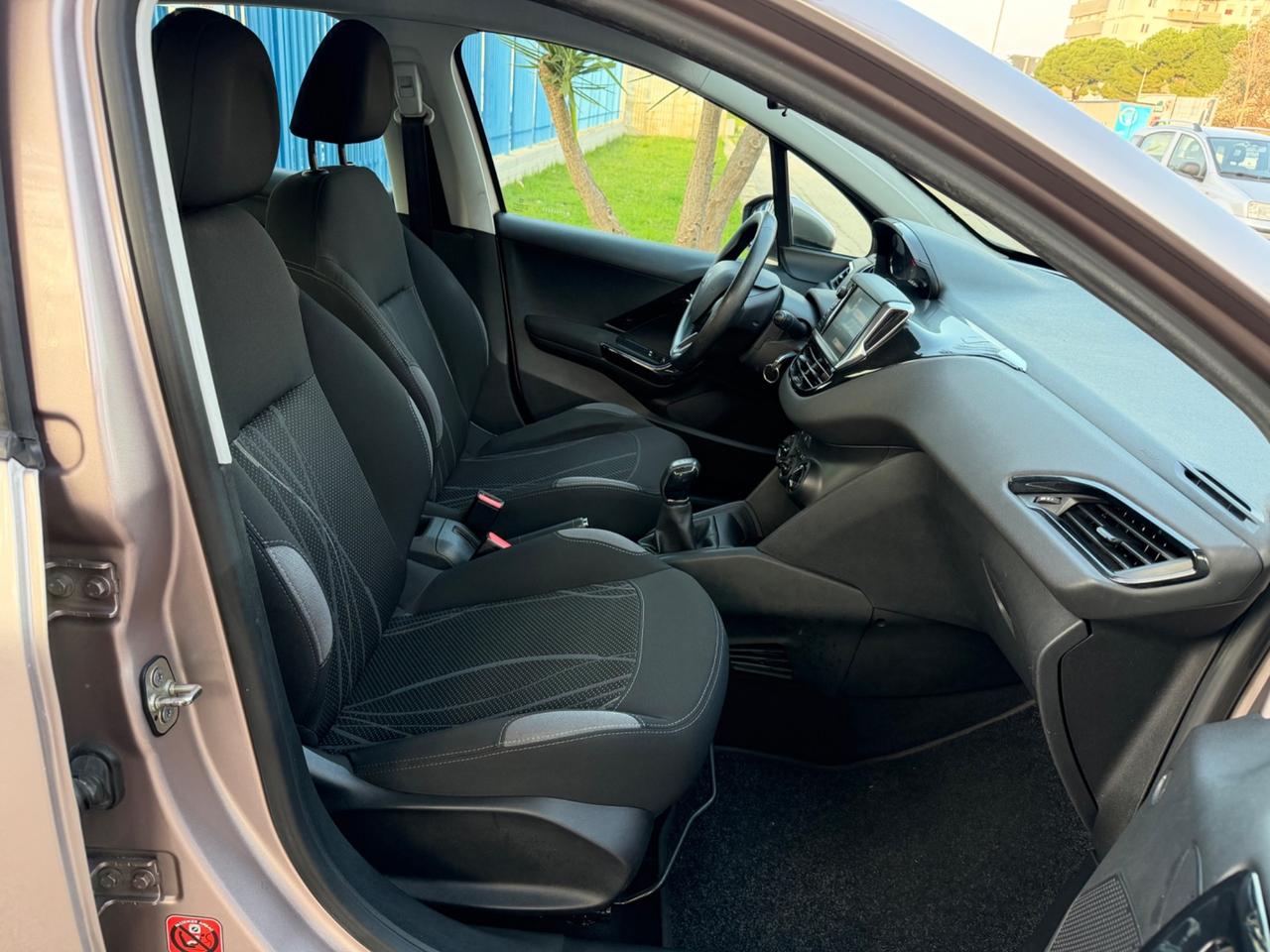 Peugeot 208 1.6 e-HDi 92 cavalli 2012