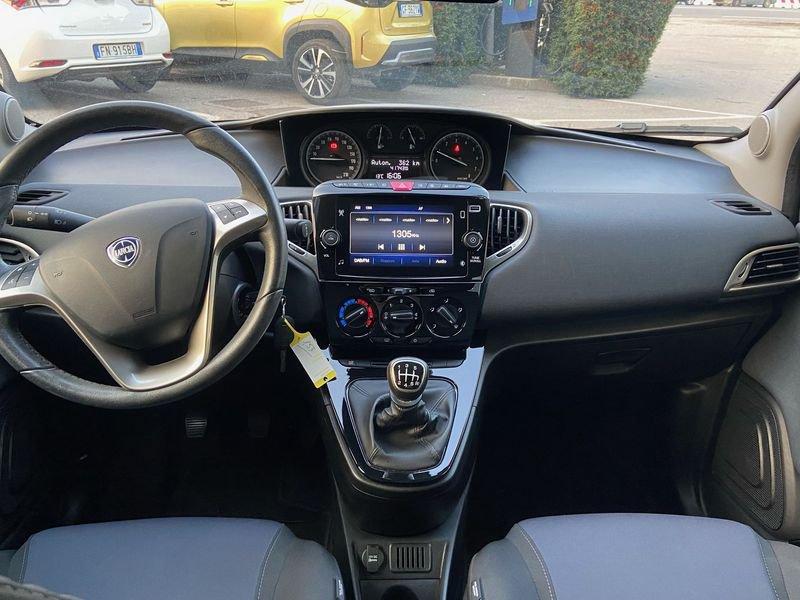 Lancia Ypsilon Ypsilon 1.0 FireFly 5 porte S&S Hybrid Ecochic Silver