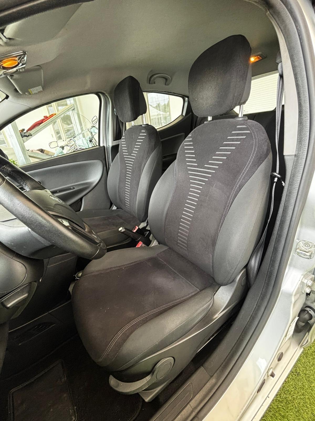 Lancia Ypsilon 1.3 MJT 75 CV Platinum
