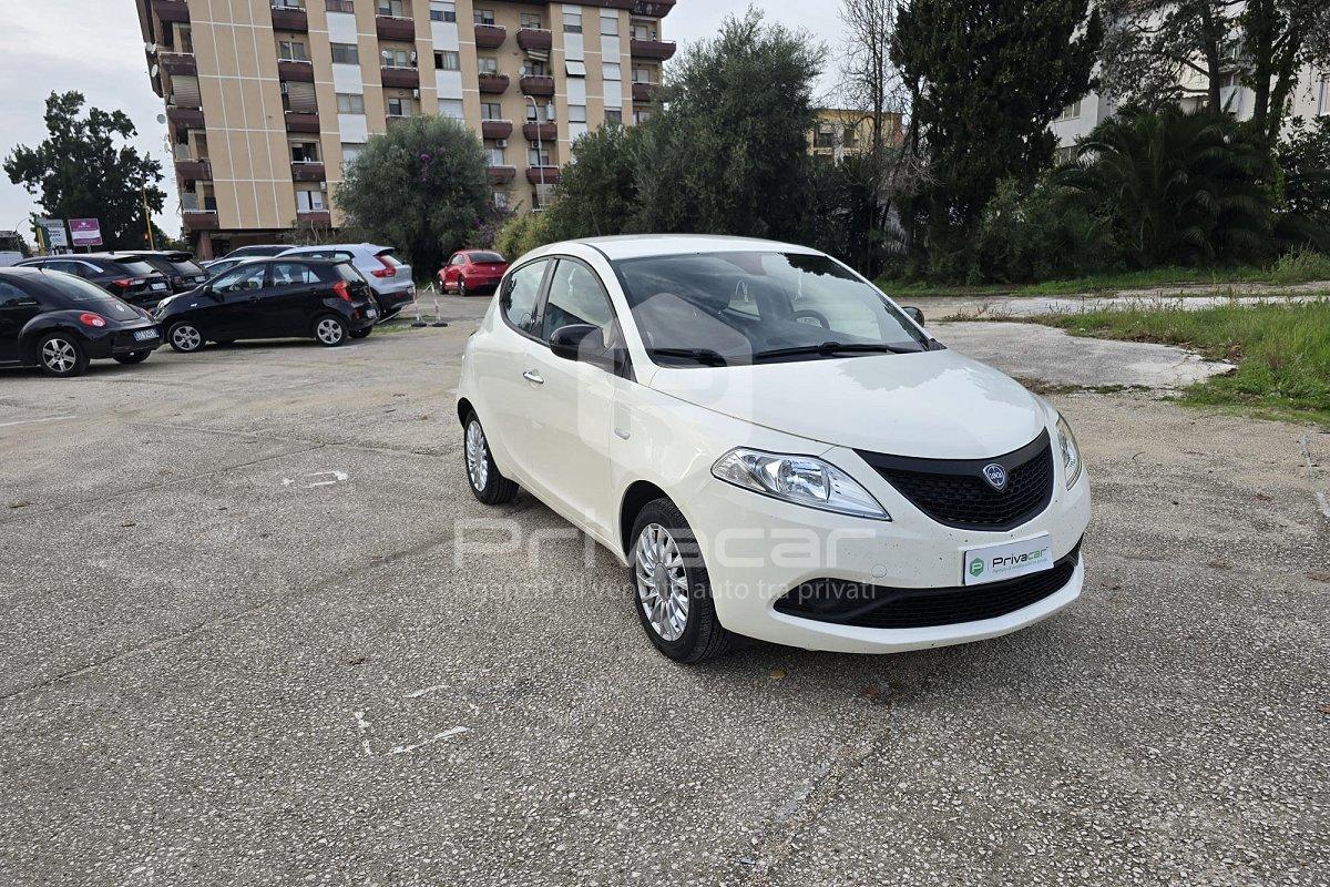 LANCIA Ypsilon 1.2 69 CV 5 porte Silver