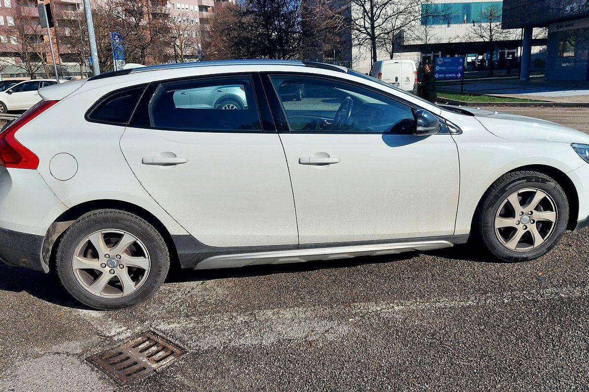 VOLVO V40 Cross Country D2 1.6 Momentum