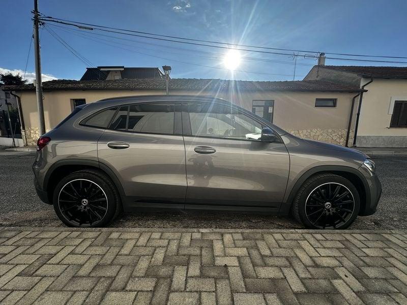 Mercedes-Benz GLA GLA 180D in allestimento Premium / AMG Line