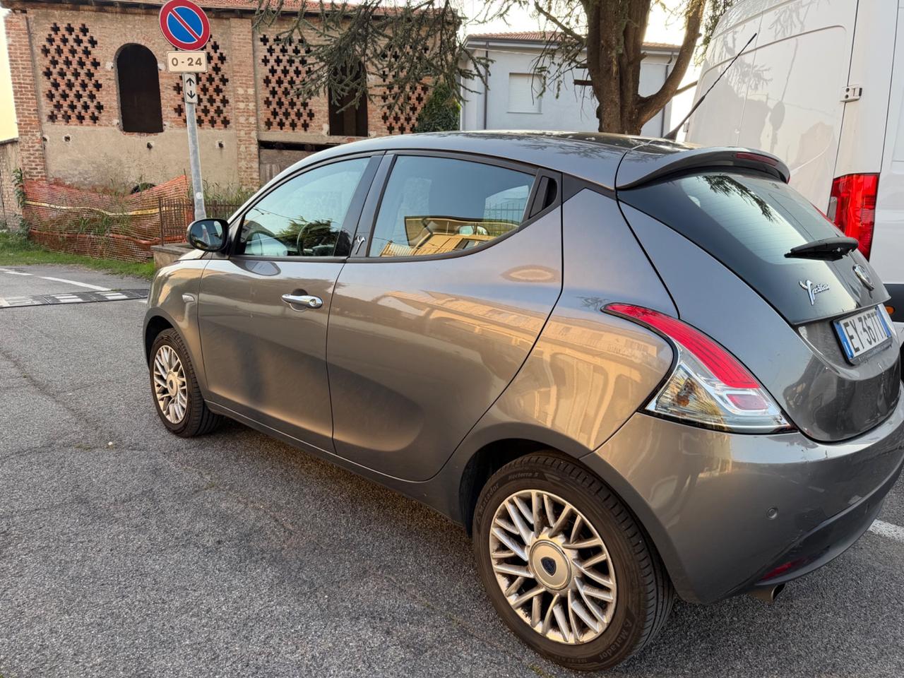 Lancia Ypsilon 1.2 69 CV 5 porte Gold
