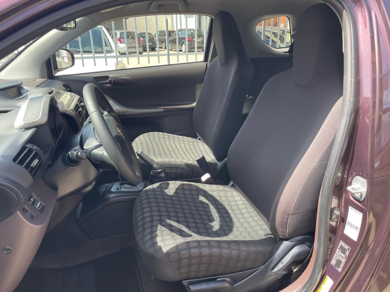 Toyota iQ 1.0 Sol