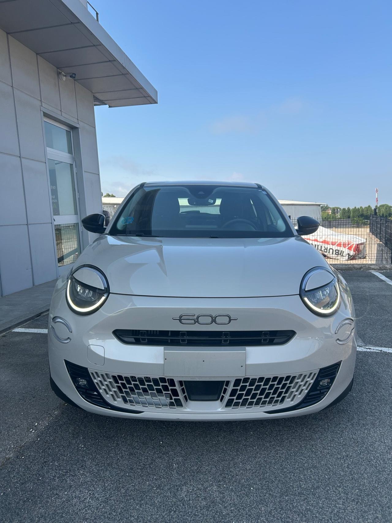 Fiat 600 Hybrid 110 CV DCT MHEV Business