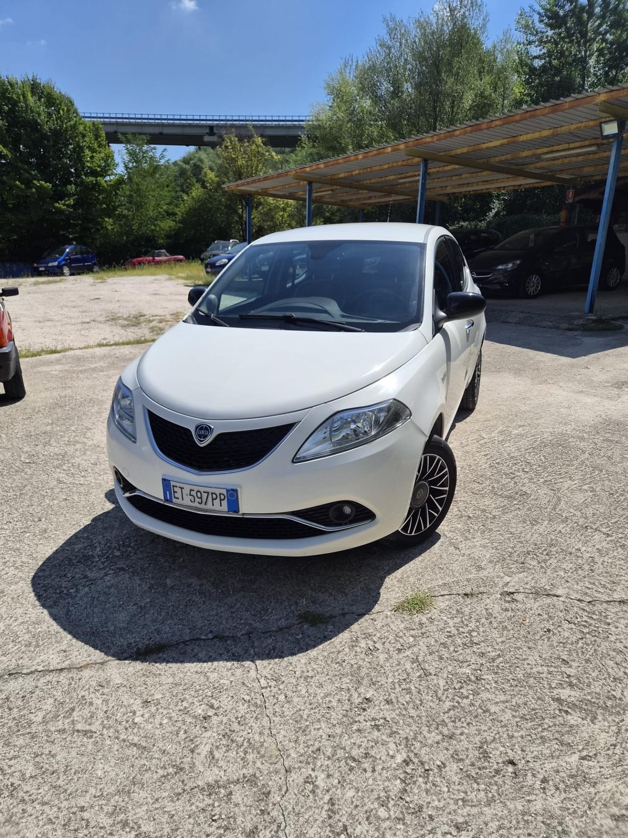 Lancia Ypsilon 0.9 TwinAir 85 CV 5 porte S&S Silver