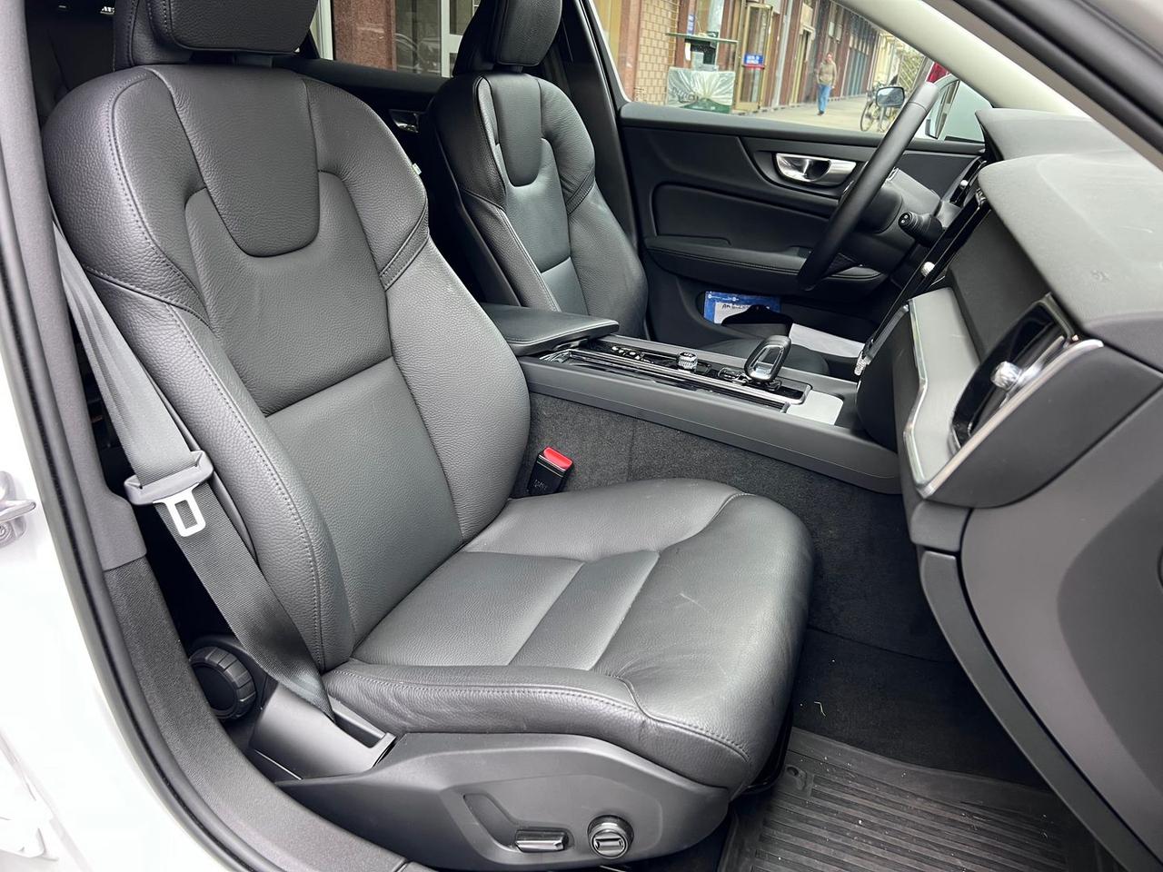 Volvo V60 Core 2.0 B4 MHEV #7114