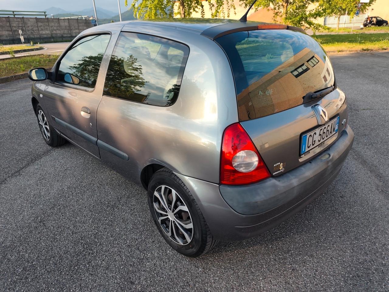 Renault Clio 1.2 16V Benz Dynamic
