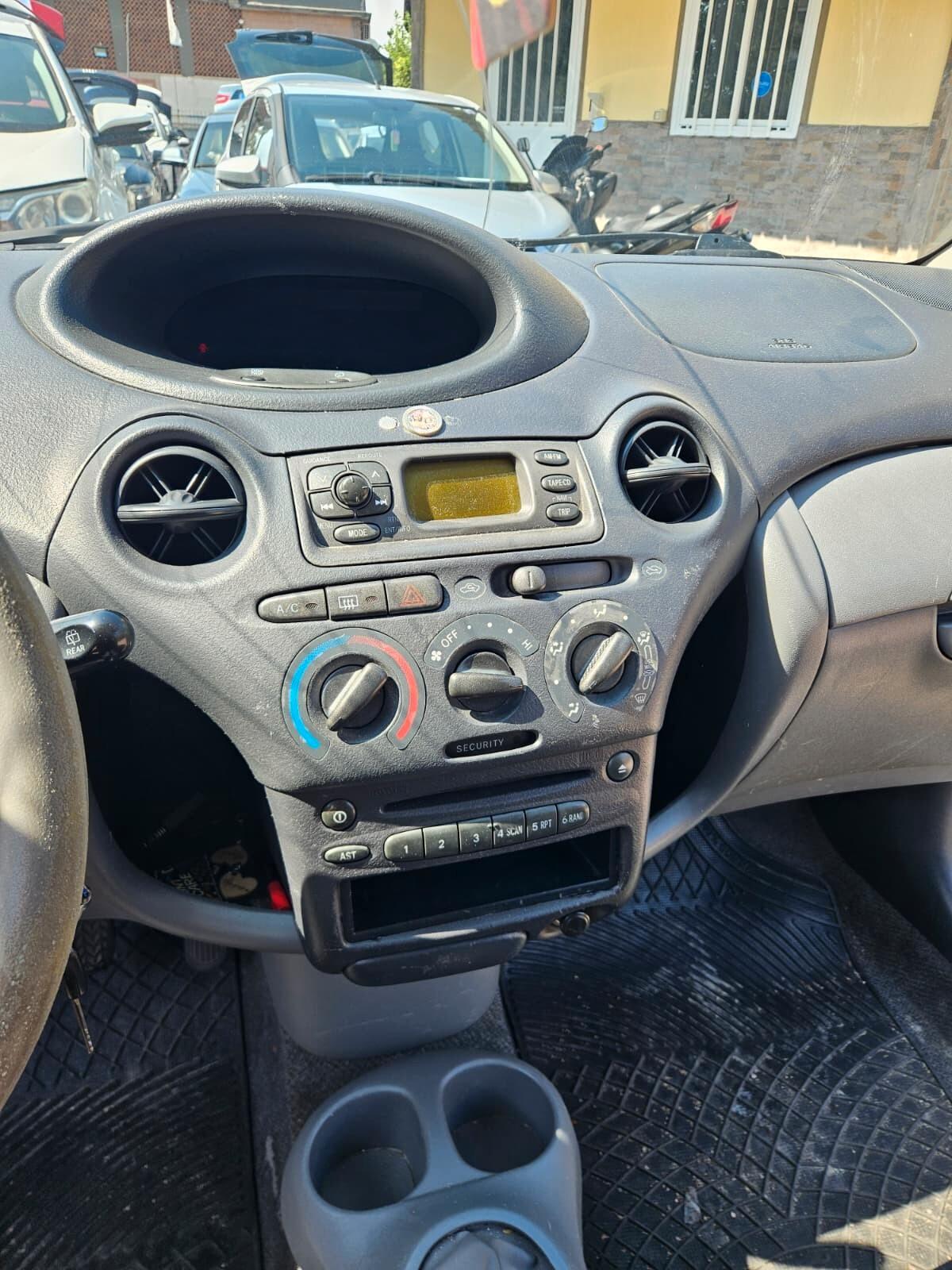 Toyota Yaris 1.0i 16V cat 3 porte