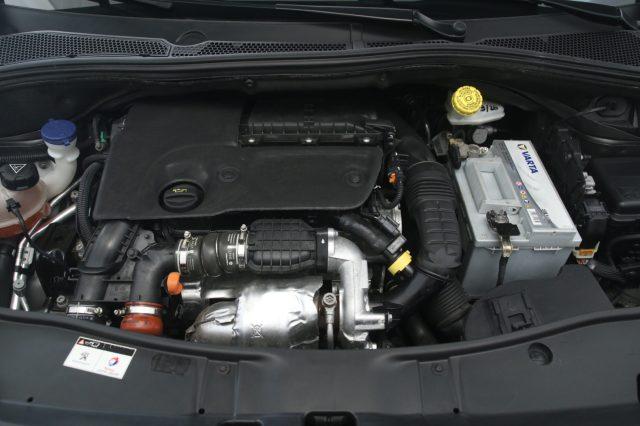 PEUGEOT 2008 BlueHDi 100 Allure Retrocamera