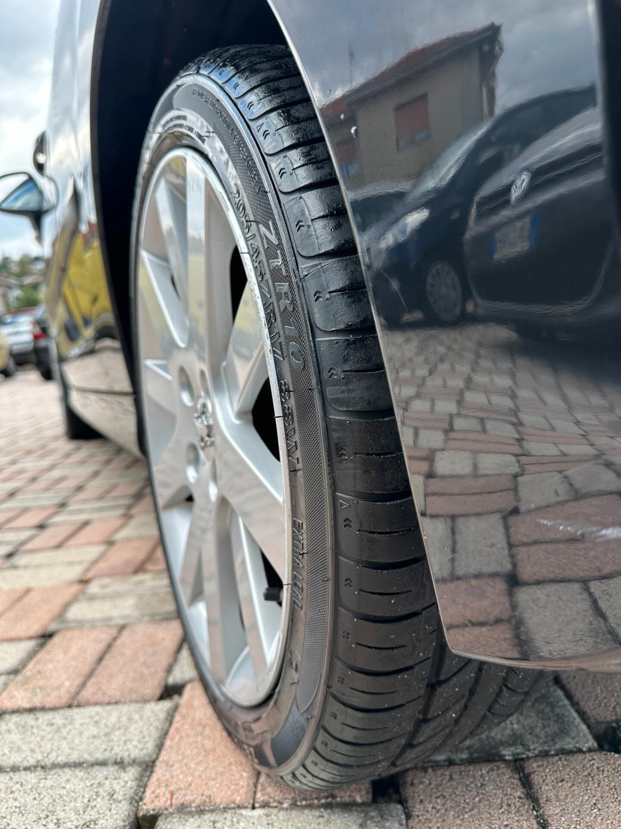 Peugeot 207 1.6 VTi 120CV CC Féline