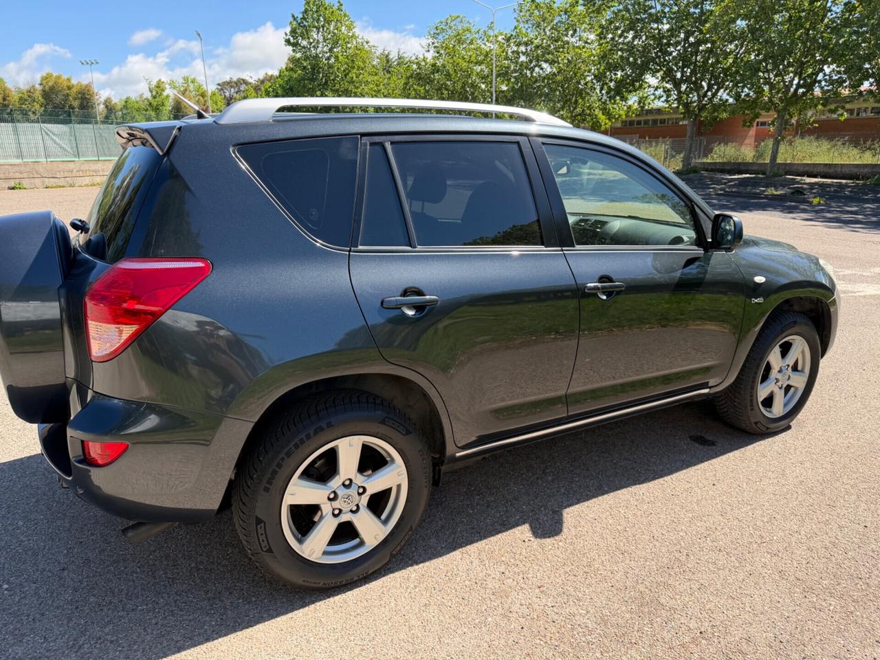 Toyota RAV 4 2.2 D-4D 136 CV tenuto maniacalmente