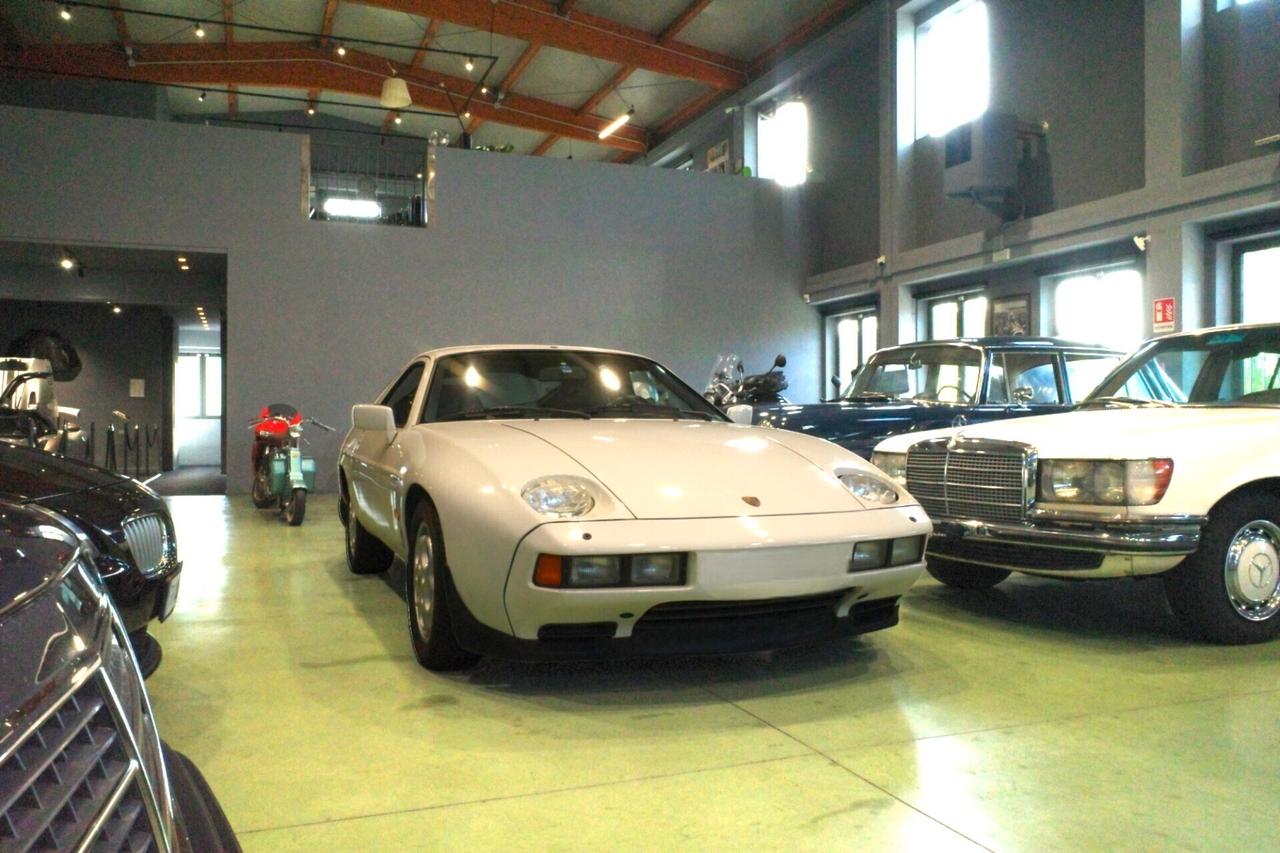 Porsche 928S 1984