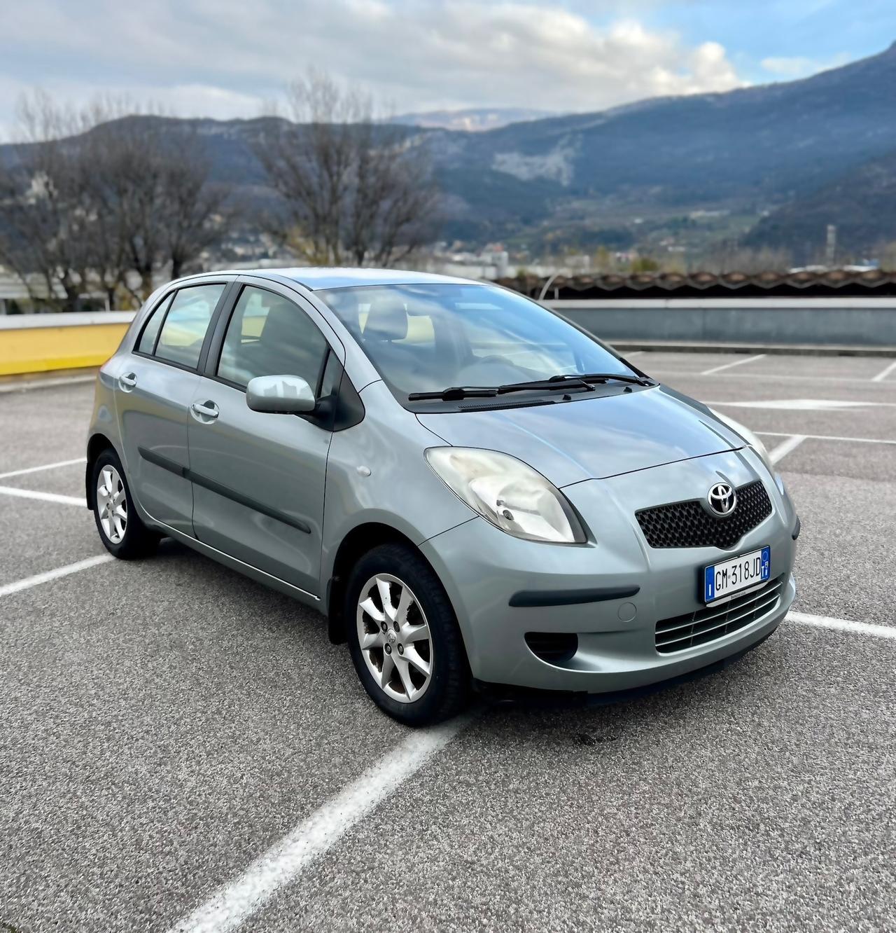 Toyota Yaris 1.0 5 porte Edizione SOL Neopatentati