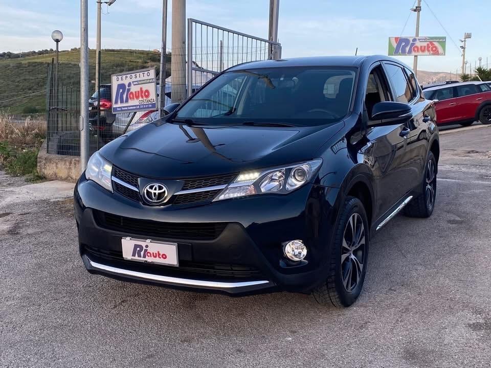 Toyota RAV 4 RAV4 2.0 D-4D 4X4 GANCIO DI TRAINO Lounge