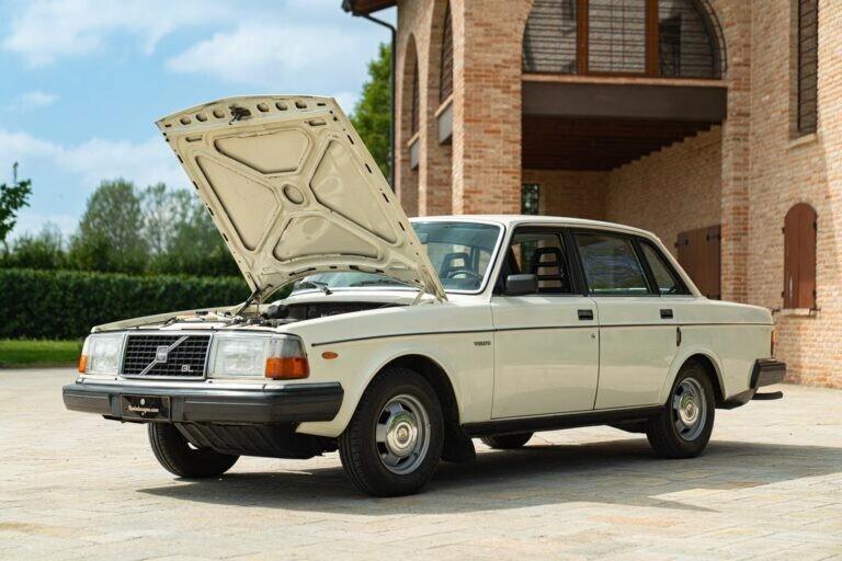 1982 VOLVO 244 GL - VLV00009