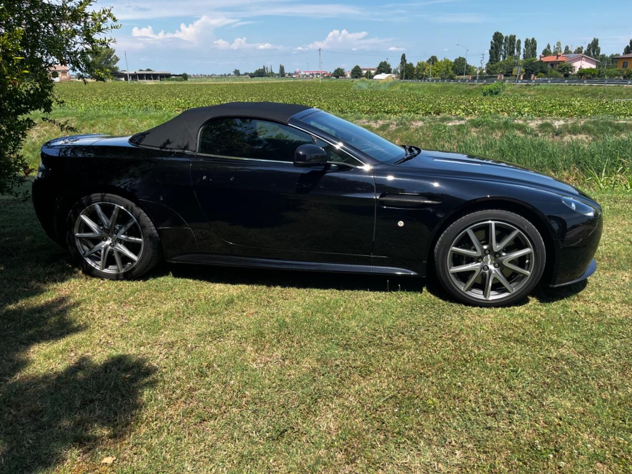 Aston Martin V8 Vantage S Roadster