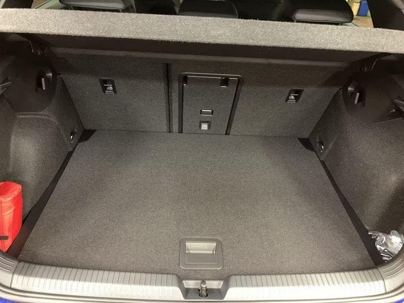 Volkswagen Golf 1.5 eTSI ACT 110kW R-Line DSG LED NAVI
