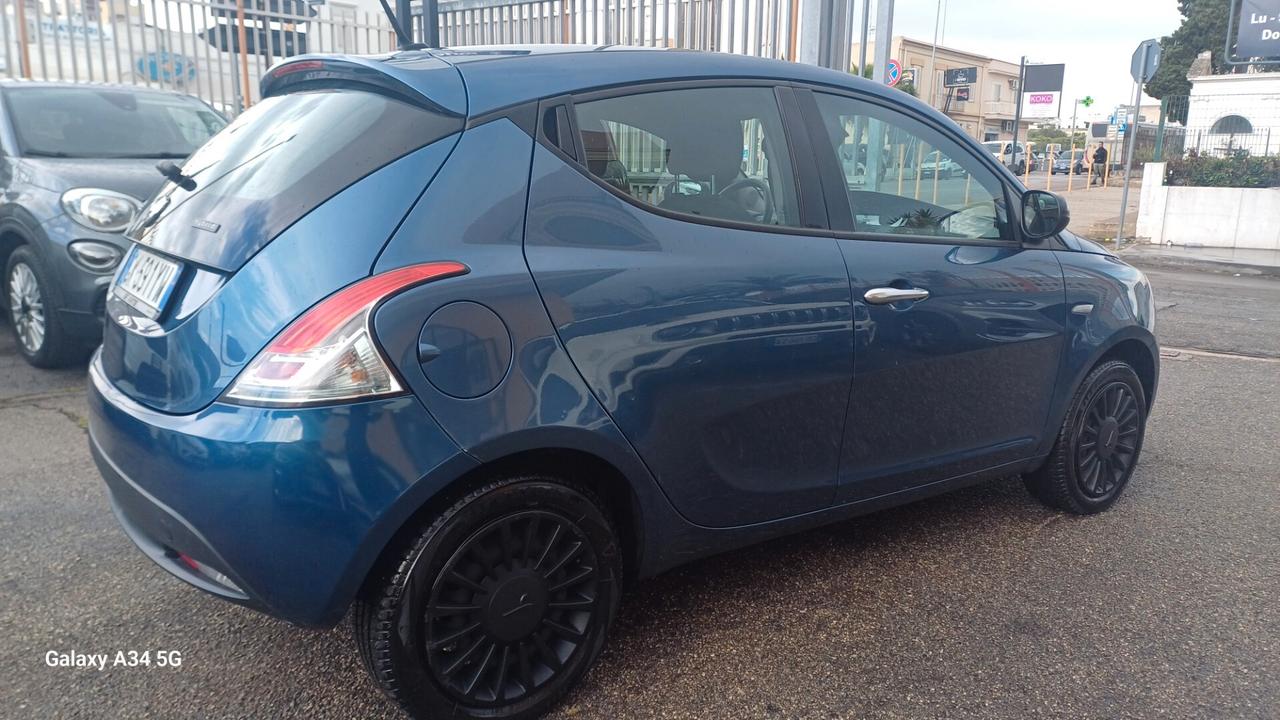 Lancia Ypsilon 1.0 FireFly 5 porte S&S Hybrid Gold