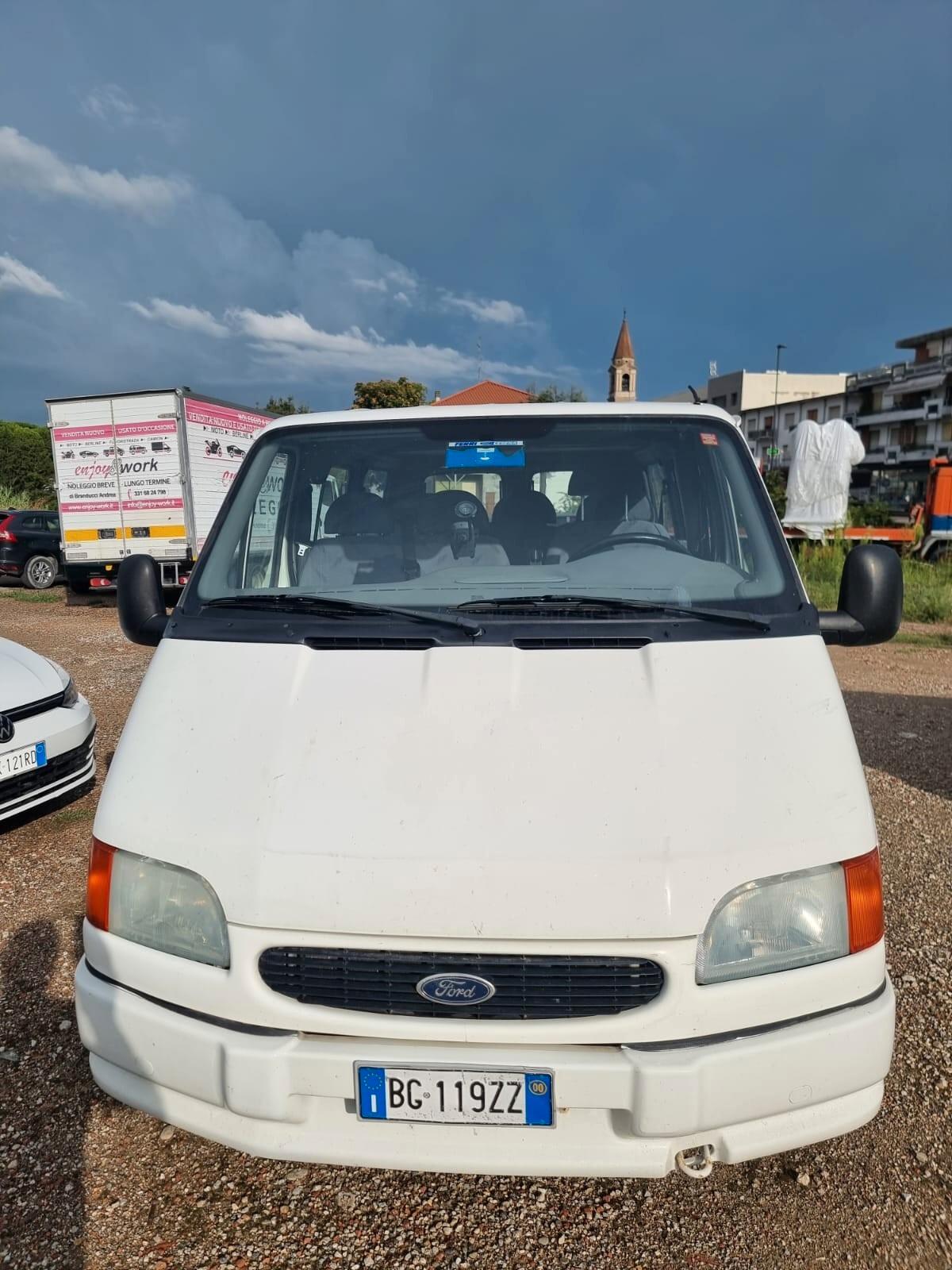 Ford Transit/Tourneo Transit 150 2.5 D PC Combi