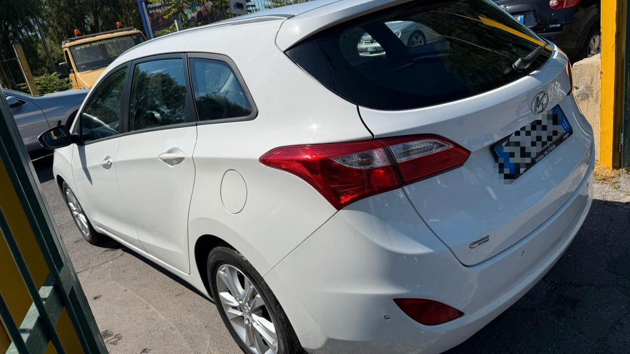 Hyundai i30 Wagon 1.6 CRDi Comfort A/T