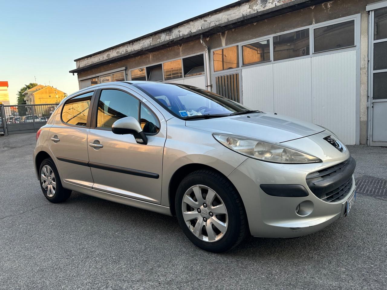 Peugeot 207 1.4 88CV 5p. BENZINA - NEOPATENTATI