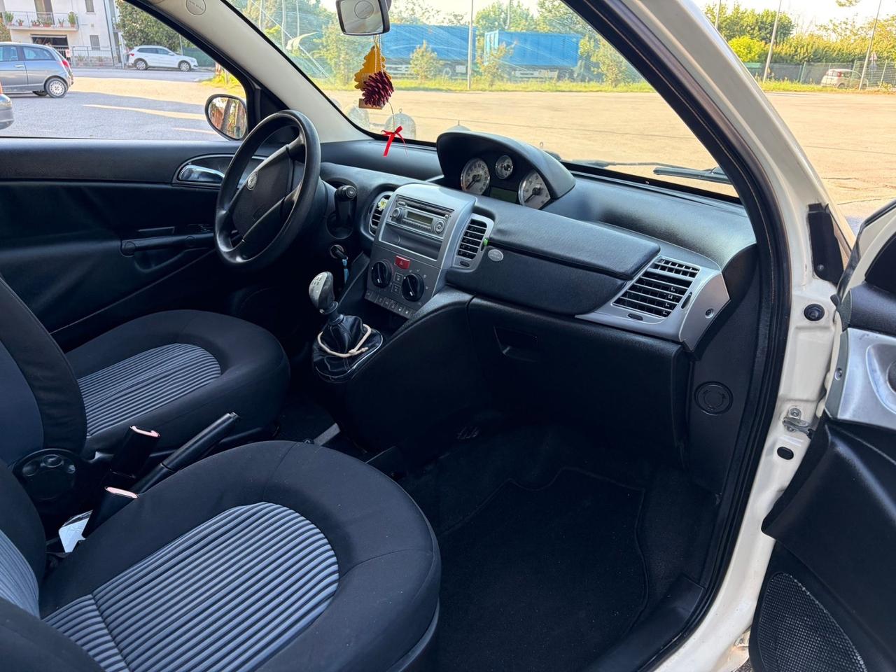 Utilitaria 1.2 neopatentati