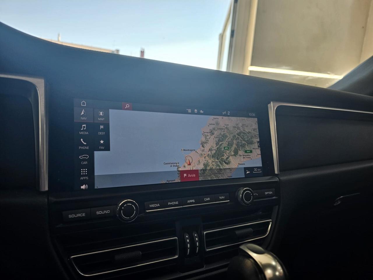 NUOVA PORSCHE MACAN TURBO 2.0 BENZINA 245CV - TETTO PANORAMICO APRIBILE