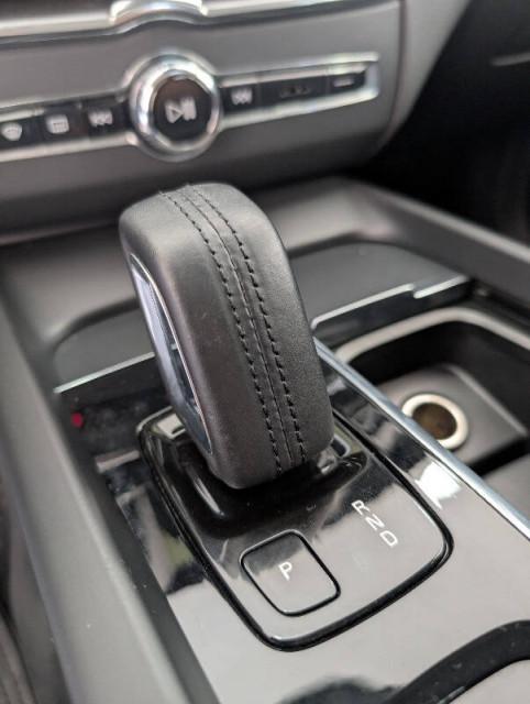 Volvo XC60 2.0 b4 Momentum Pro awd auto