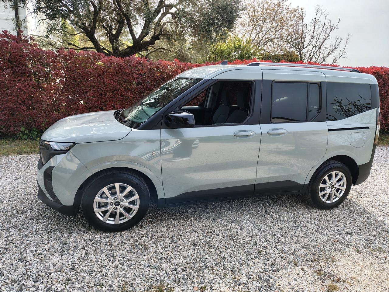 Ford Tourneo Courier 1.0 EcoBoost Titanium