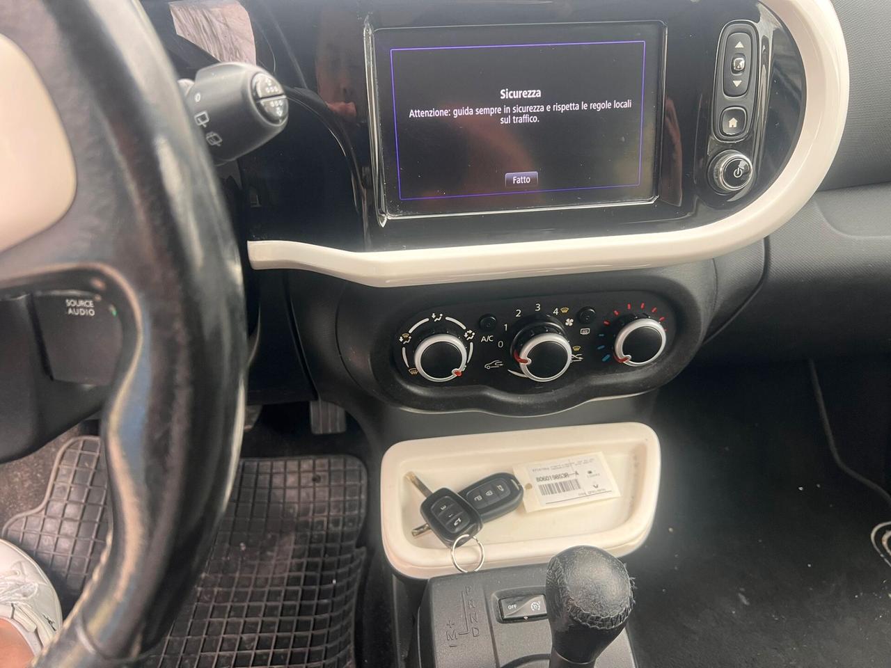 Renault Twingo TCe 90 CV EDC Lovely