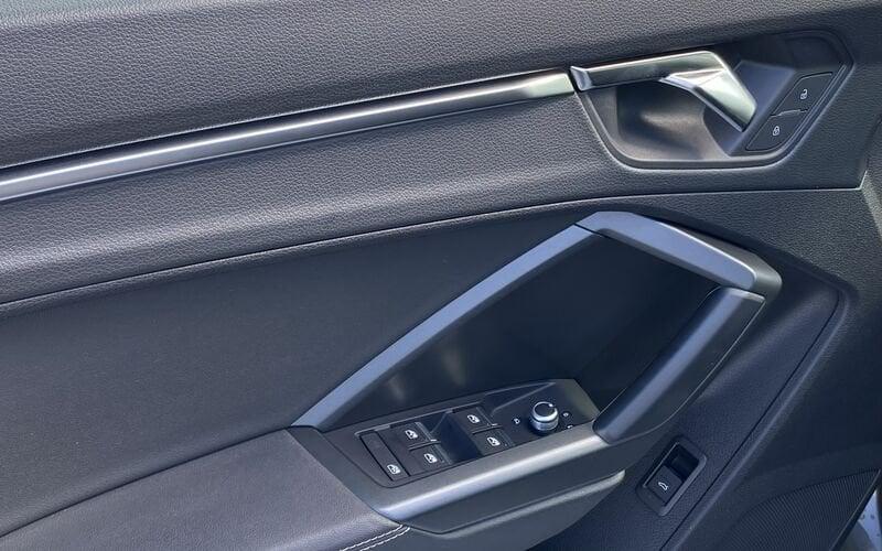 Audi Q3 SPB S Line interno ed esterno 2.0 TDI 150CV S-Tronic 35