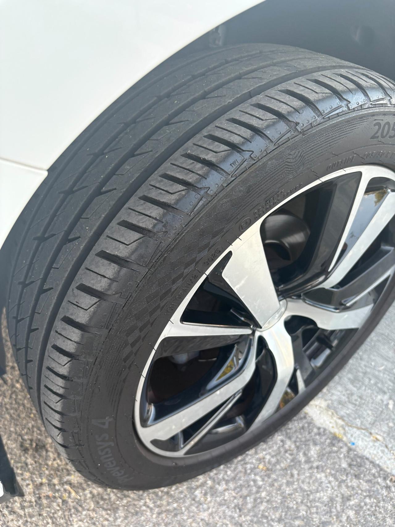 Peugeot 2008 BlueHDi 100 Allure (Gancio Traino)