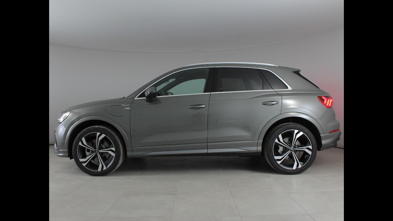 Audi Q3 45 TFSI E S TRONIC