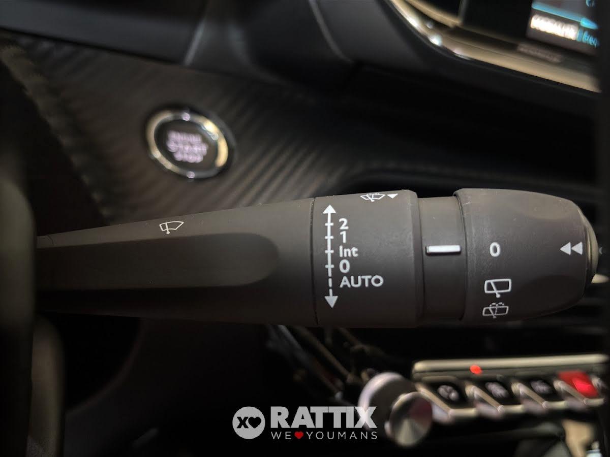 Peugeot e-2008 motore elettrico 100kW Allure Pack