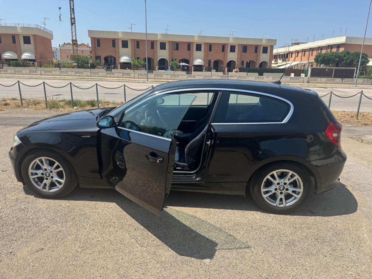 Bmw serie 1 RESTYLING 118 D 2009