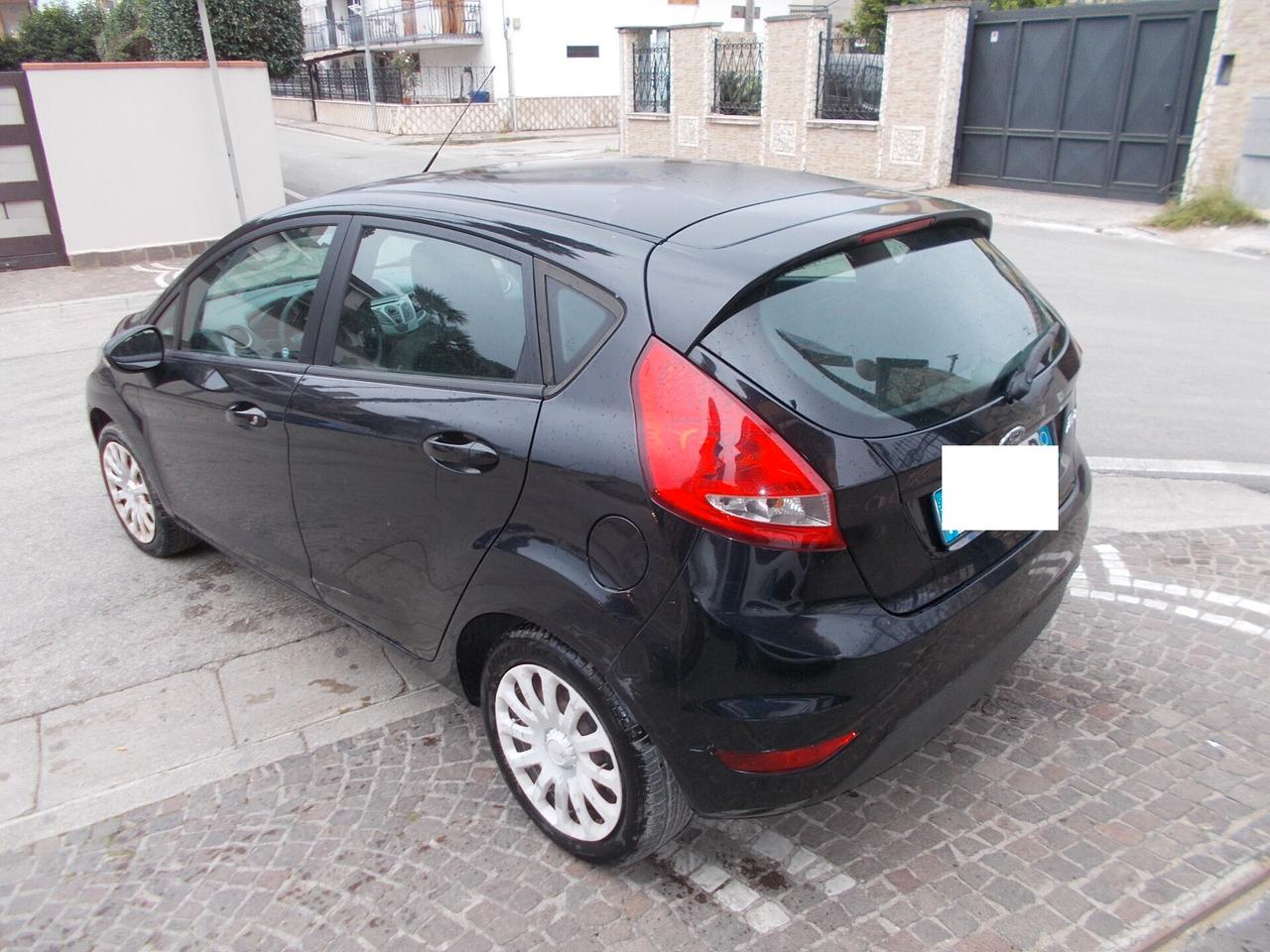 Ford Fiesta 1.4 16V 5p. Bz.- GPL Titanium Bs.