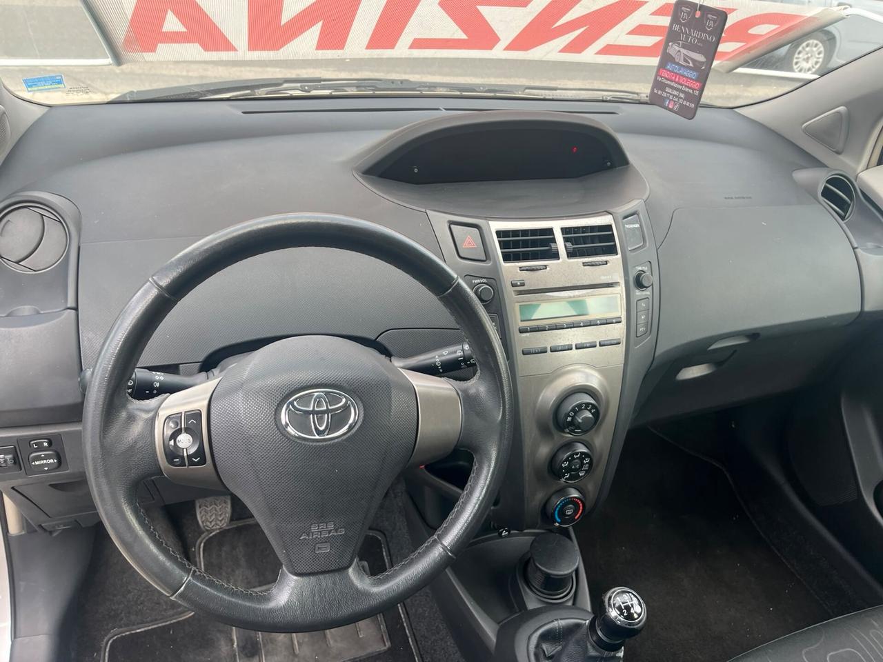 Toyota Yaris 1.0 5 porte Sol