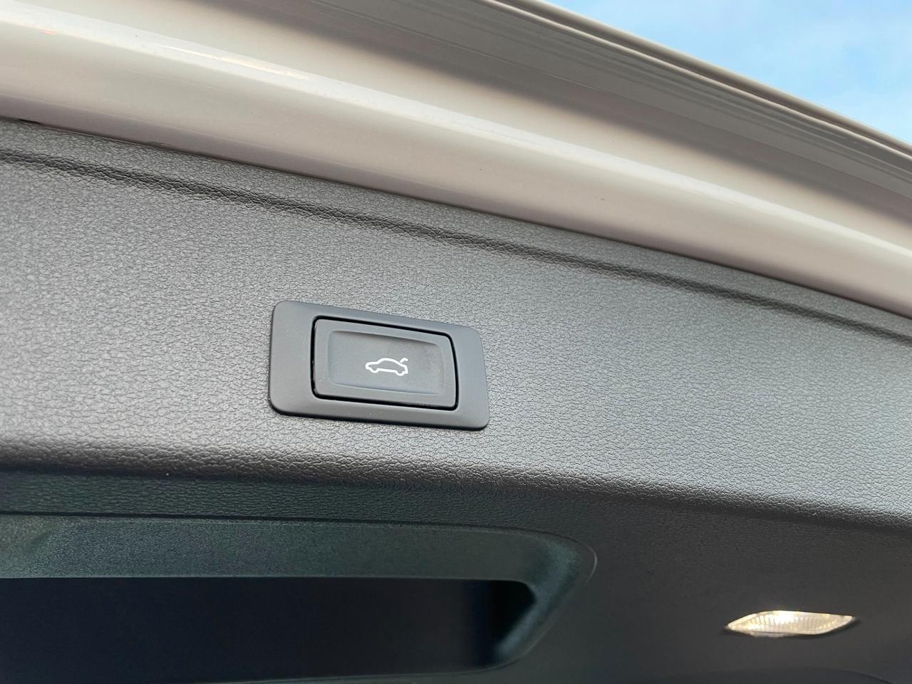 Audi A4 Avant 2.0TDI QUATTRO! AUTOMATICA! FARI LED