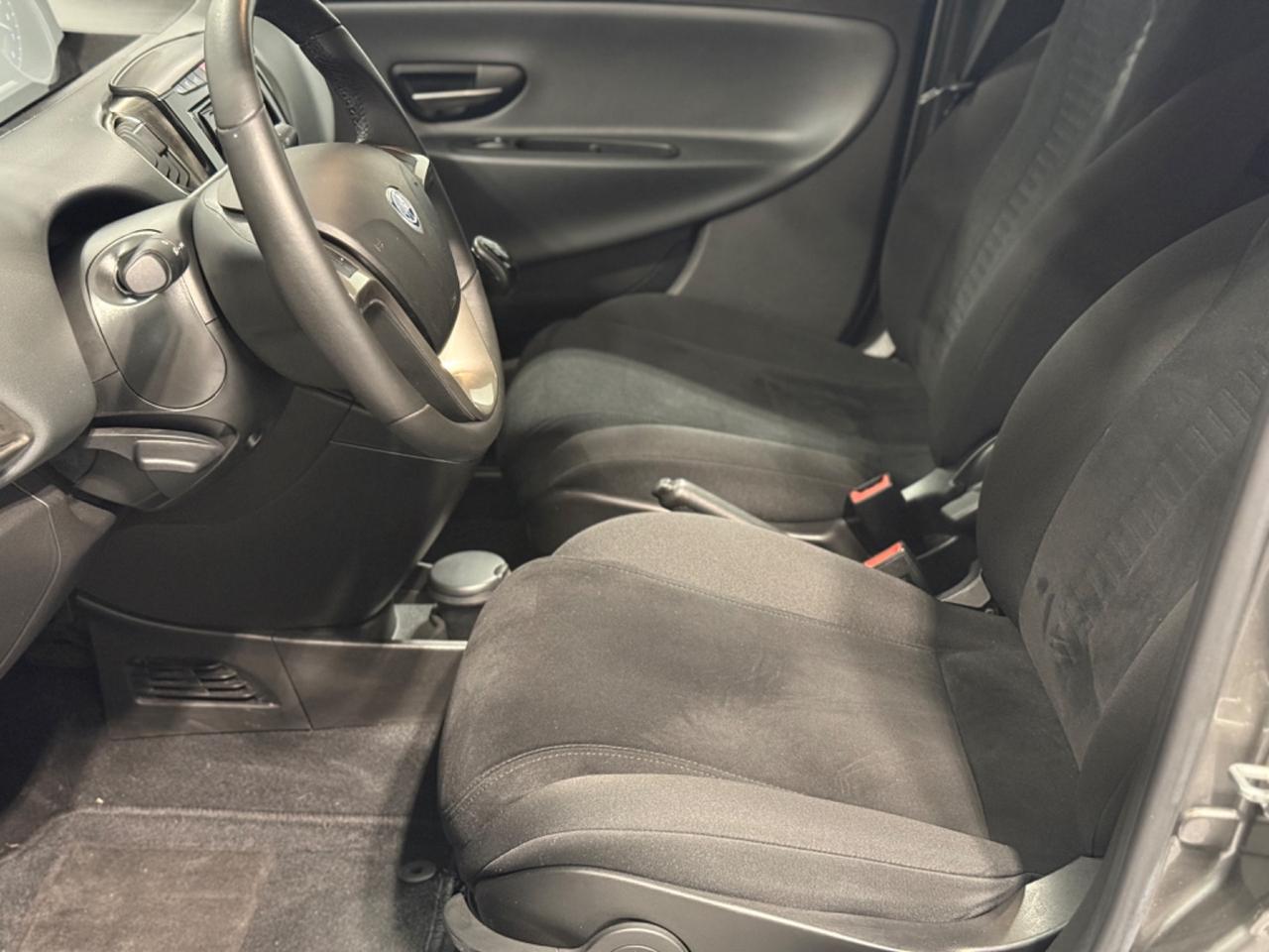 Lancia Ypsilon 1.2 69 CV 5 porte Platinum